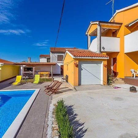 Holiday home Ninetta *